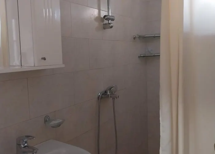 Aura Family Hotel 2*